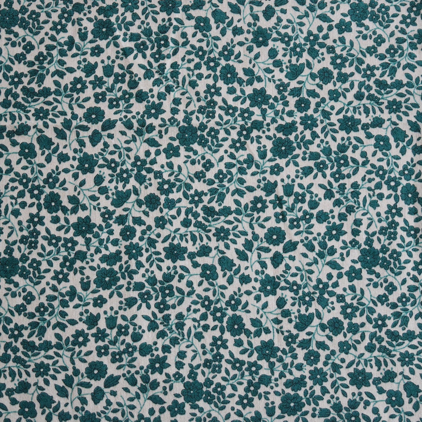 GREEN Petite Flowers Flownny Lawn 43C from KOKKA
