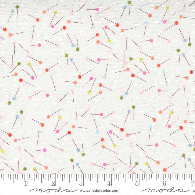 OFF WHITE (Multi Pins) Make Time from Aneela Hoey, Moda