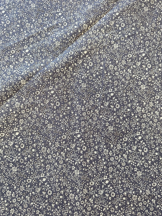 LAVENDER Petite Flowers Flownny Lawn 43D from KOKKA
