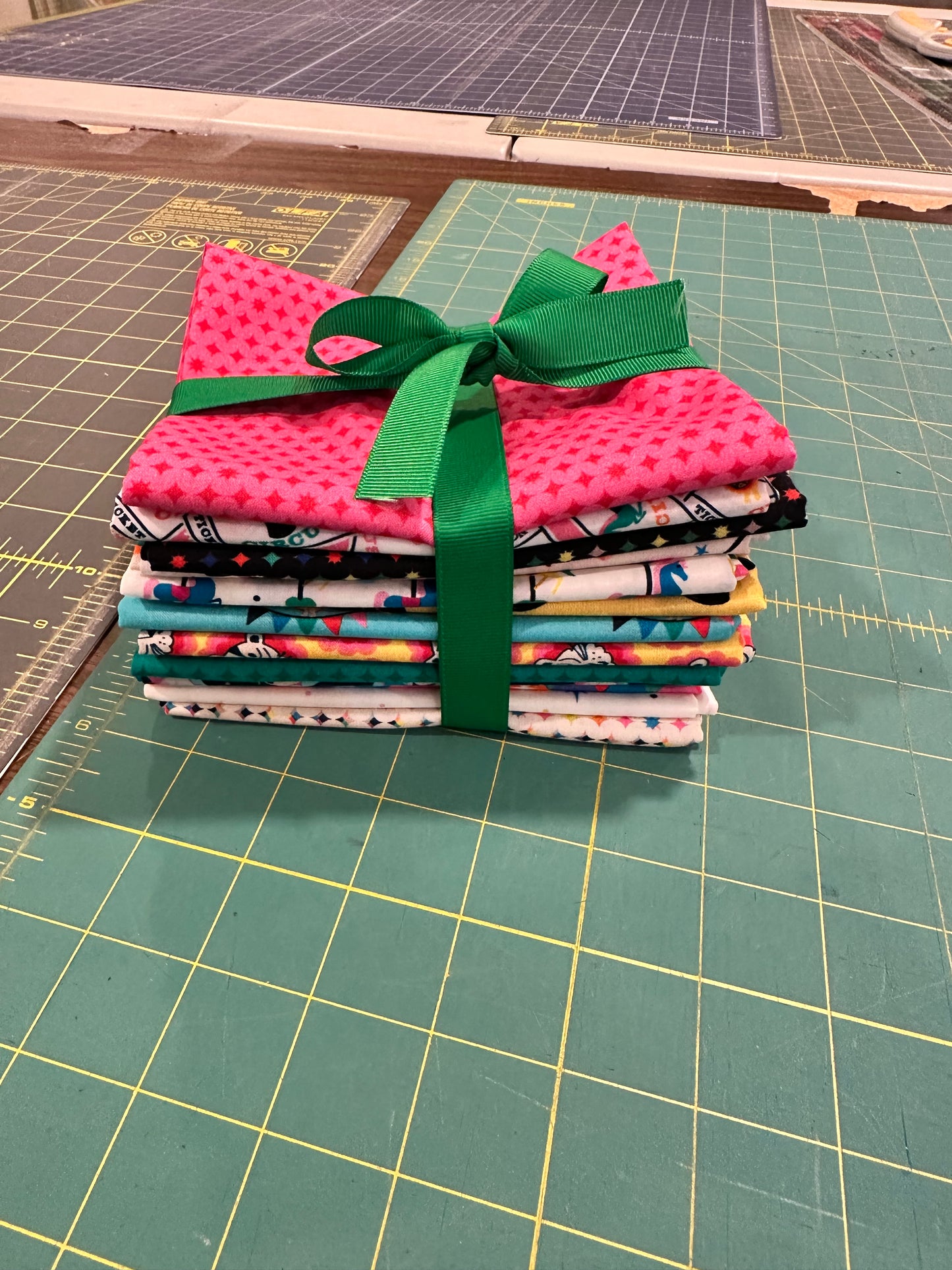 Circus Spectacular 14 Fat Quarter Bundle by QT Fabrics